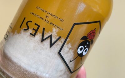 Mee kristalliseerumine ja valged laigud purgil